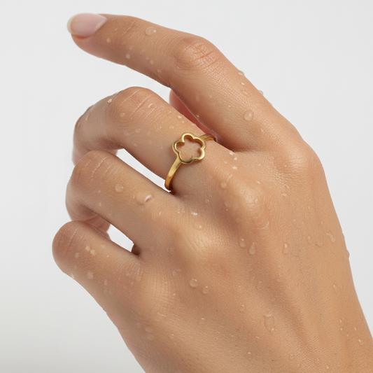 Bague Trèfle Élégance Dorée – Acier Inoxydable Waterproof