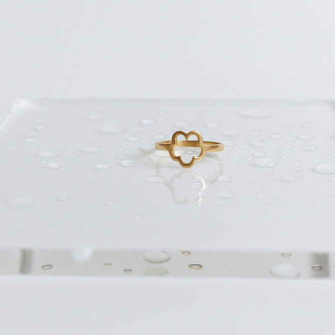 Bague Trèfle Élégance Dorée – Acier Inoxydable Waterproof