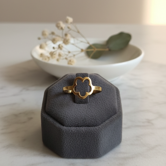 Bague Trèfle Élégance Dorée – Acier Inoxydable Waterproof
